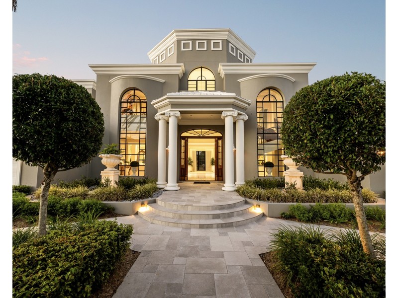 5-7 Queen Guineveres Place, Sovereign Islands QLD 4216