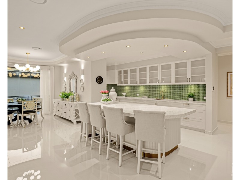 5-7 Queen Guineveres Place, Sovereign Islands QLD 4216