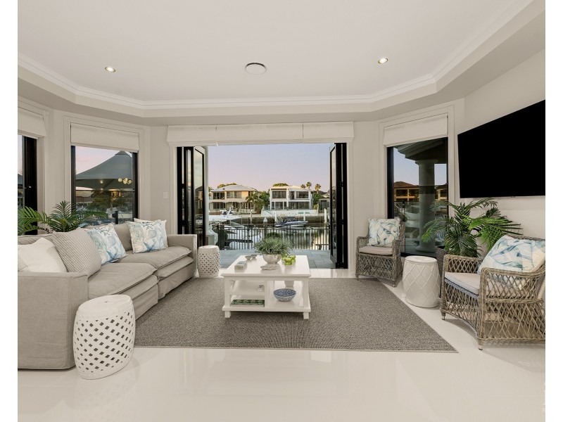 5-7 Queen Guineveres Place, Sovereign Islands QLD 4216