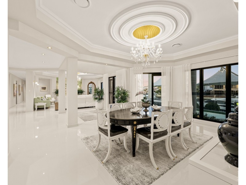 5-7 Queen Guineveres Place, Sovereign Islands QLD 4216