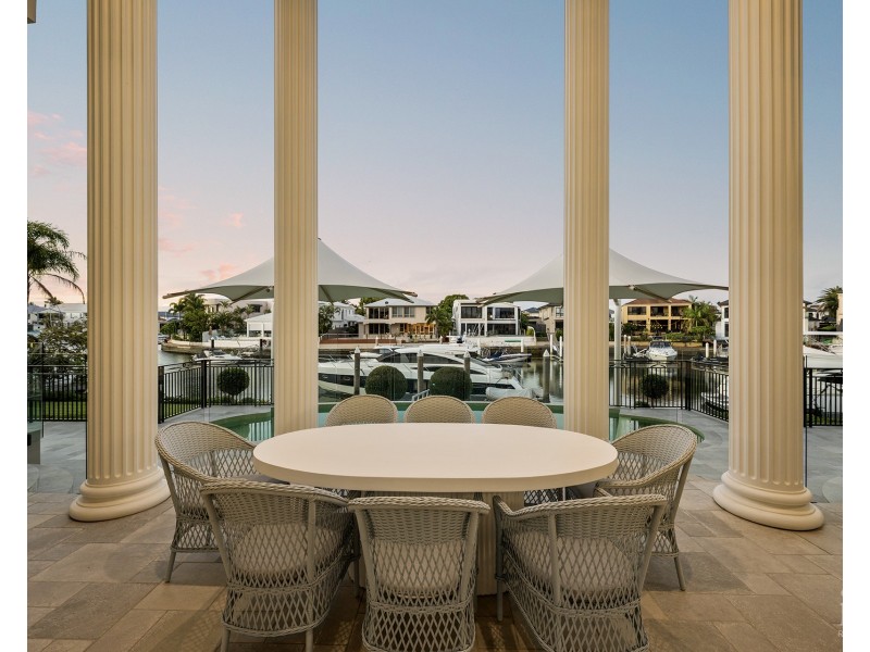 5-7 Queen Guineveres Place, Sovereign Islands QLD 4216