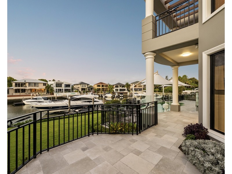 5-7 Queen Guineveres Place, Sovereign Islands QLD 4216