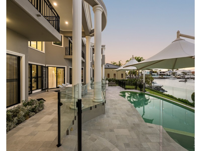 5-7 Queen Guineveres Place, Sovereign Islands QLD 4216