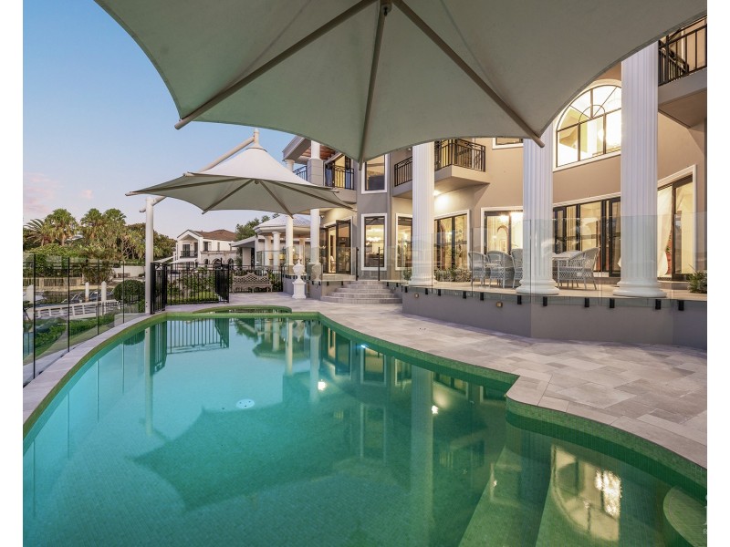 5-7 Queen Guineveres Place, Sovereign Islands QLD 4216