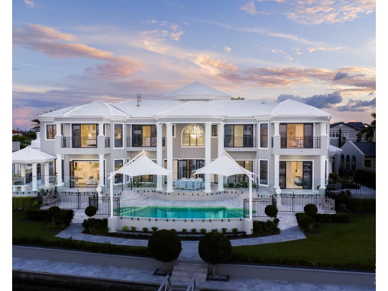 5-7 Queen Guineveres Place, Sovereign Islands QLD 4216