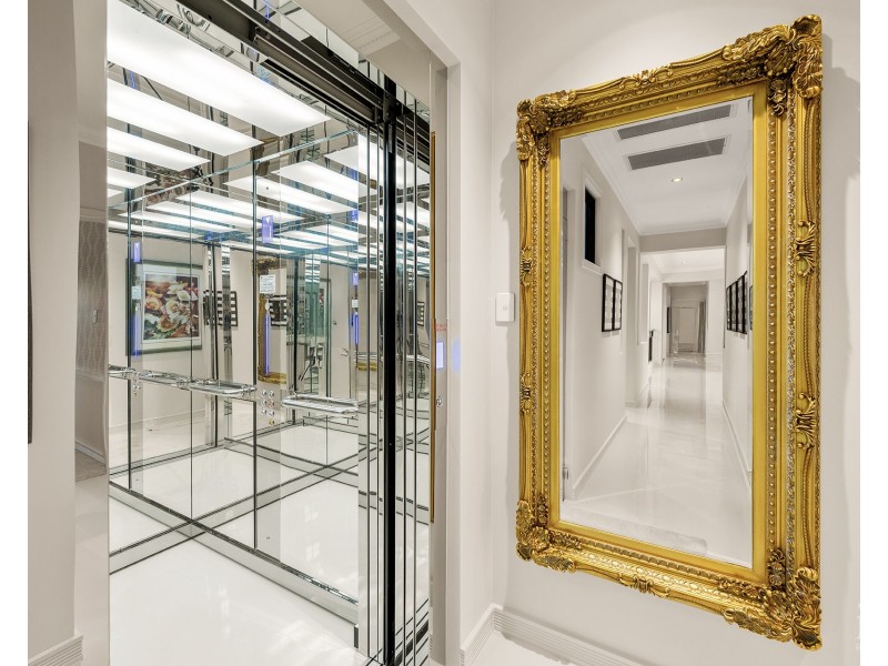 5-7 Queen Guineveres Place, Sovereign Islands QLD 4216