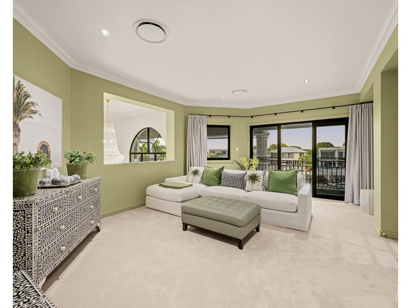 5-7 Queen Guineveres Place, Sovereign Islands QLD 4216