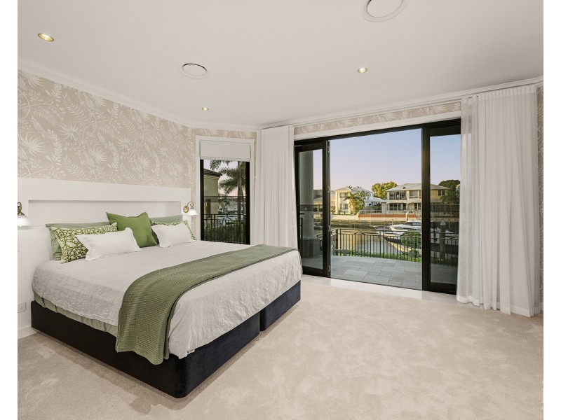 5-7 Queen Guineveres Place, Sovereign Islands QLD 4216