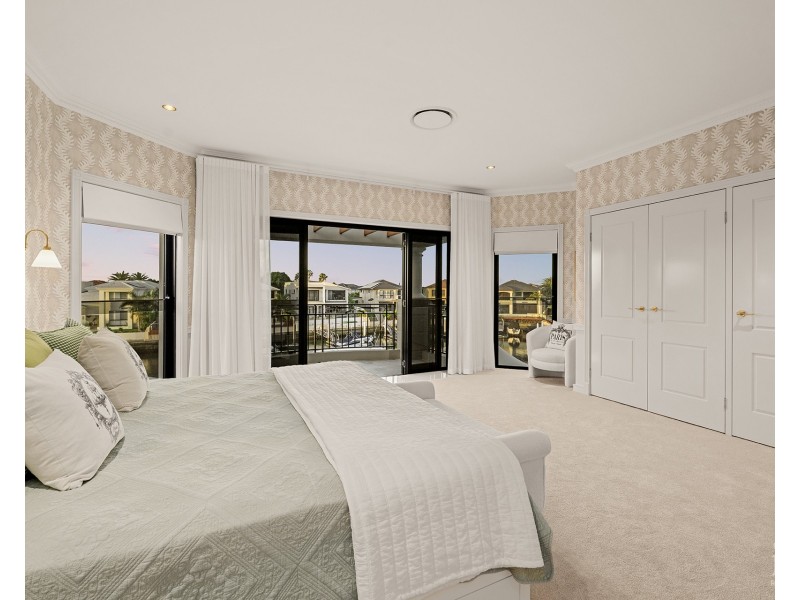 5-7 Queen Guineveres Place, Sovereign Islands QLD 4216