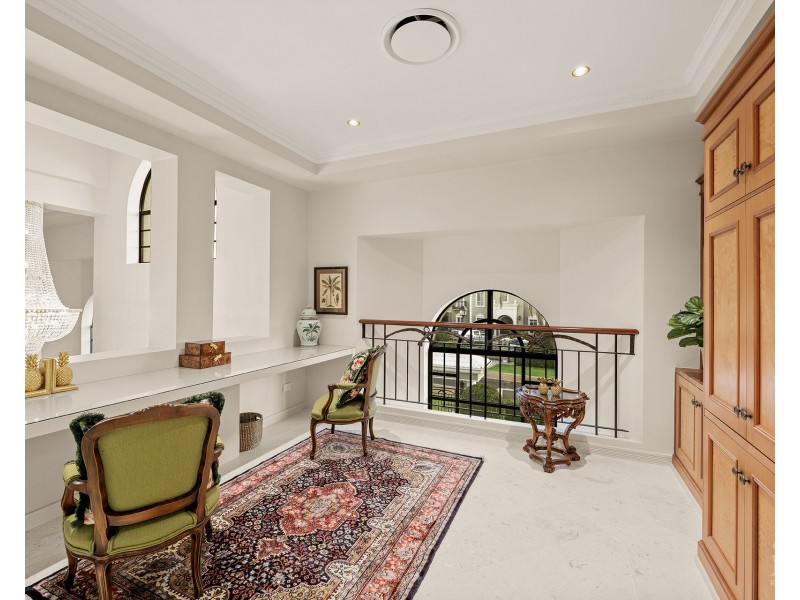 5-7 Queen Guineveres Place, Sovereign Islands QLD 4216