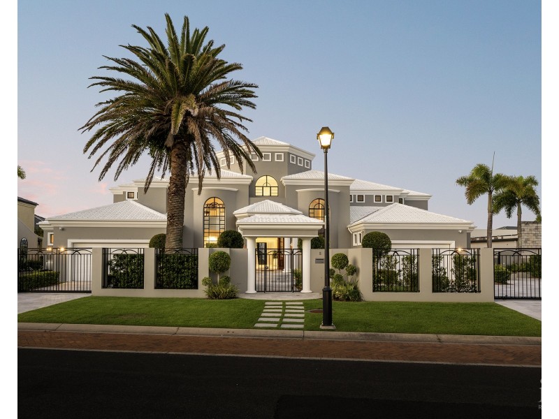 5-7 Queen Guineveres Place, Sovereign Islands QLD 4216