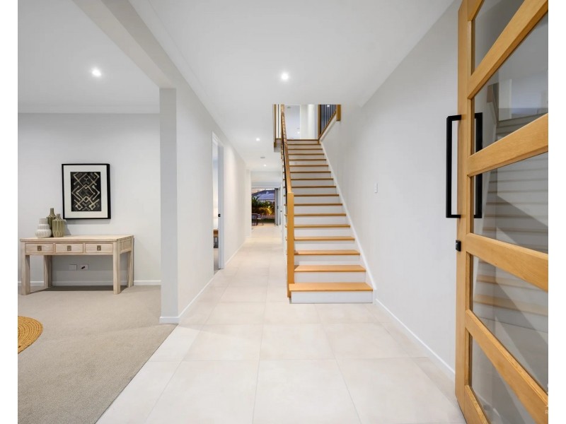 7 Bluegum Avenue, Hollywell QLD 4216