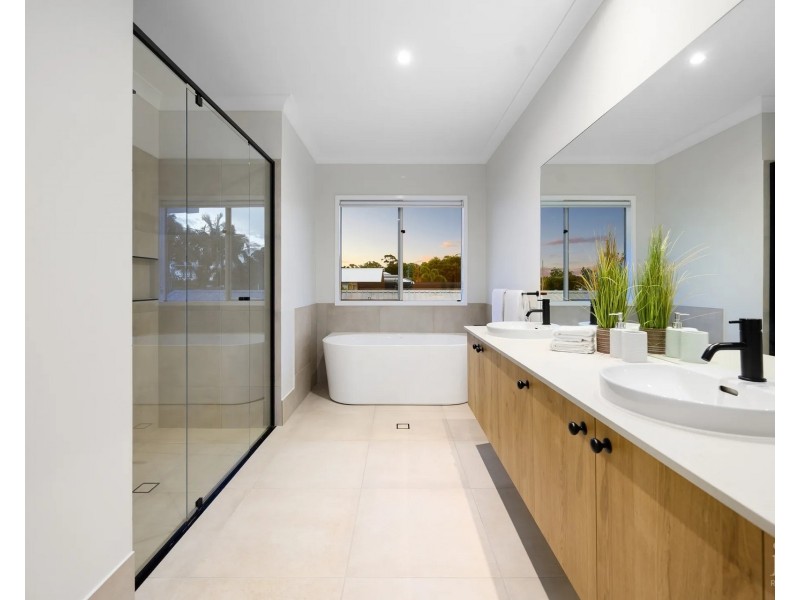 7 Bluegum Avenue, Hollywell QLD 4216