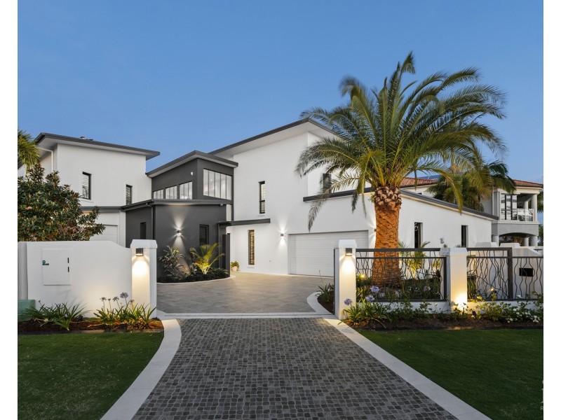 13 King James Court, Sovereign Islands QLD 4216