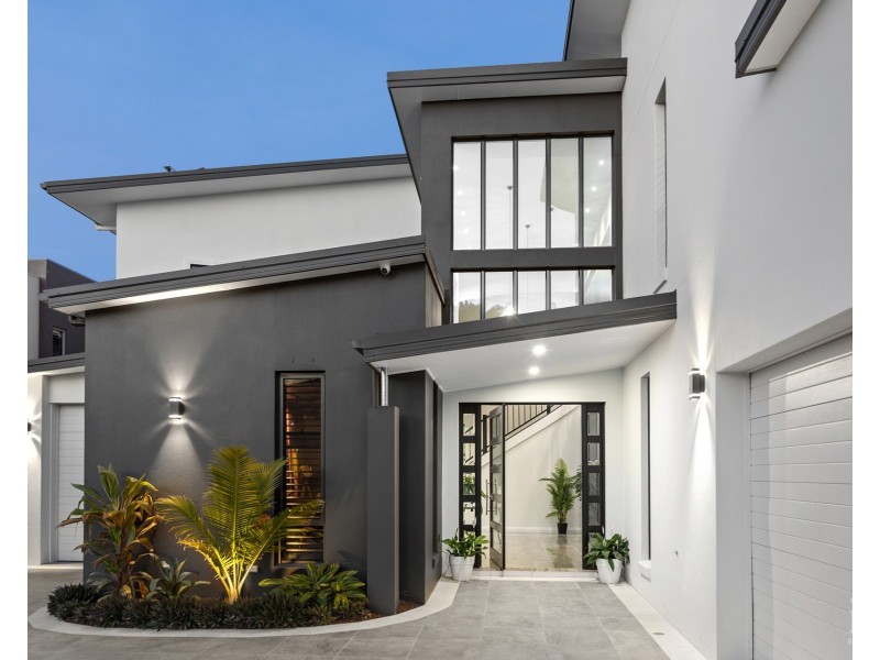 13 King James Court, Sovereign Islands QLD 4216