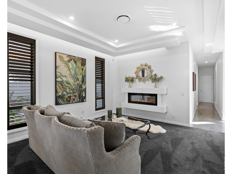 13 King James Court, Sovereign Islands QLD 4216