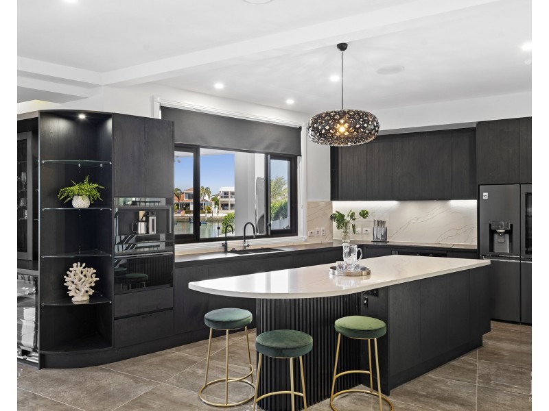 13 King James Court, Sovereign Islands QLD 4216