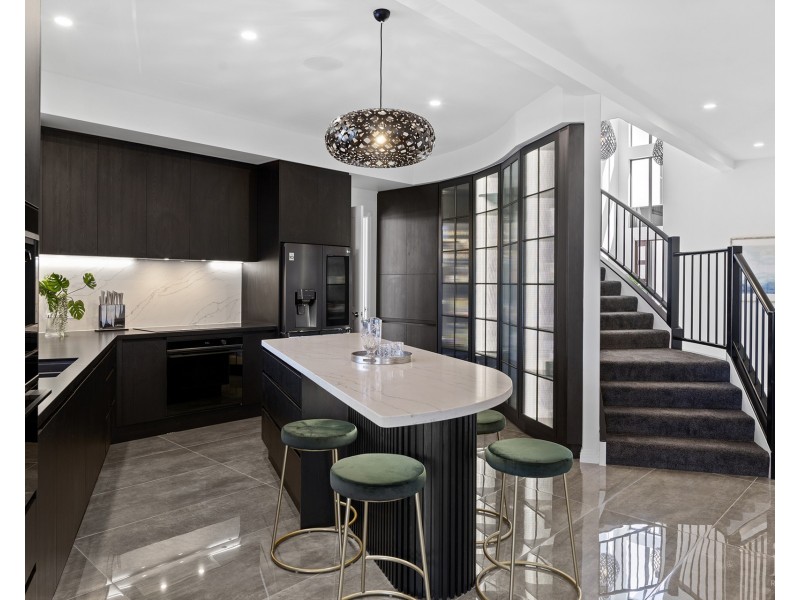 13 King James Court, Sovereign Islands QLD 4216