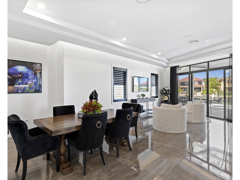 13 King James Court, Sovereign Islands QLD 4216