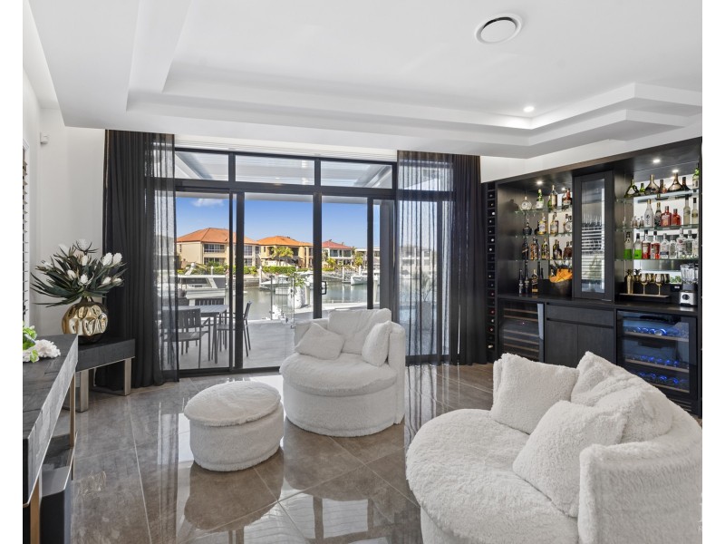 13 King James Court, Sovereign Islands QLD 4216