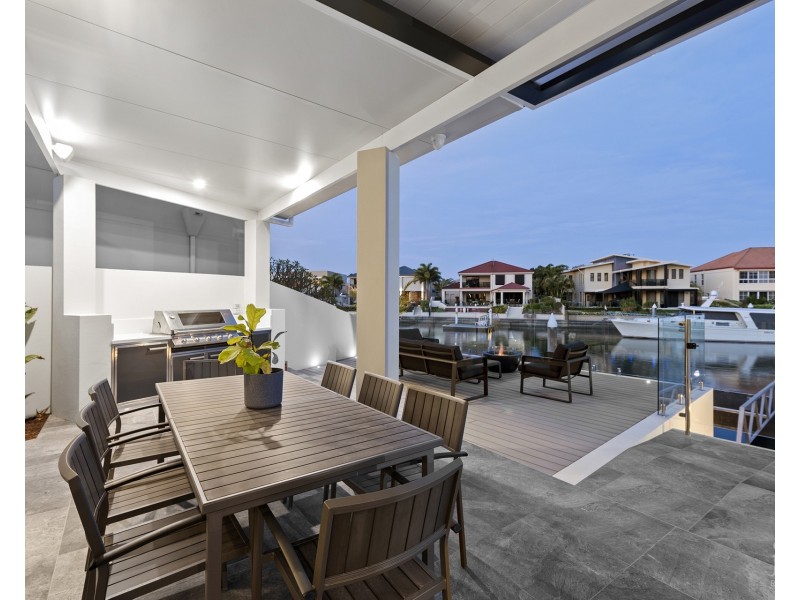 13 King James Court, Sovereign Islands QLD 4216