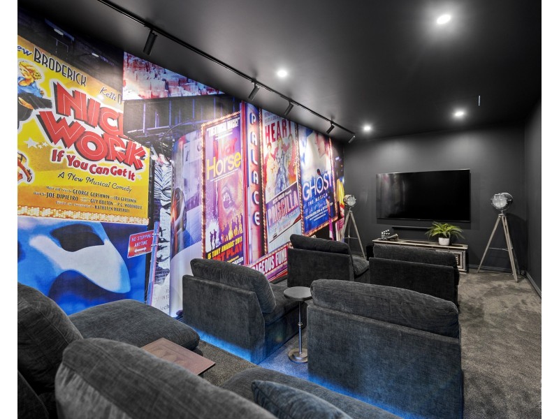 13 King James Court, Sovereign Islands QLD 4216