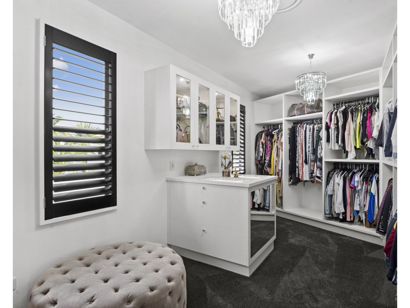 13 King James Court, Sovereign Islands QLD 4216