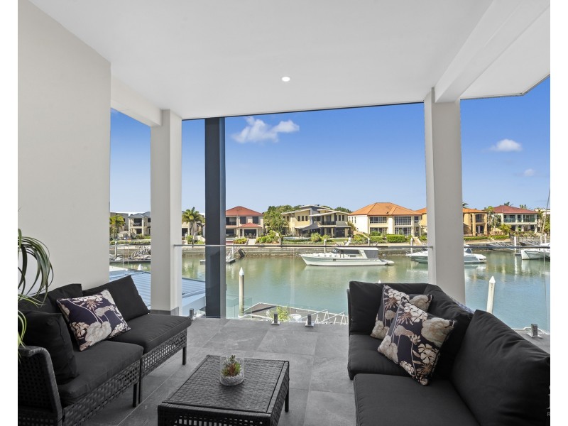 13 King James Court, Sovereign Islands QLD 4216