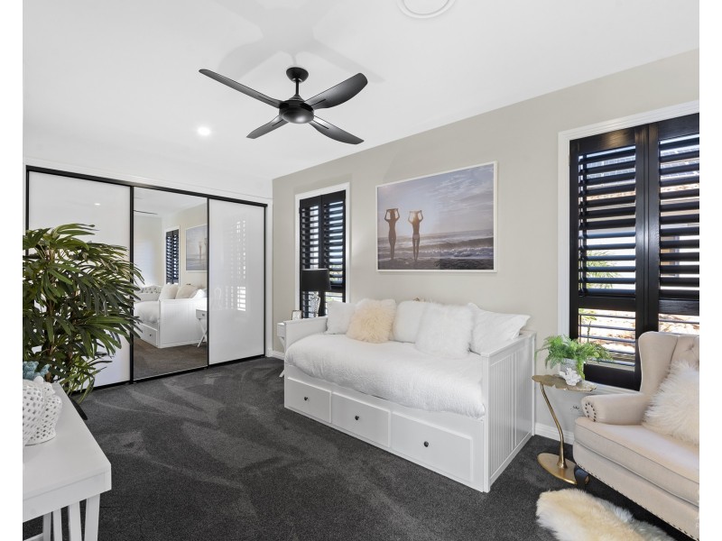 13 King James Court, Sovereign Islands QLD 4216