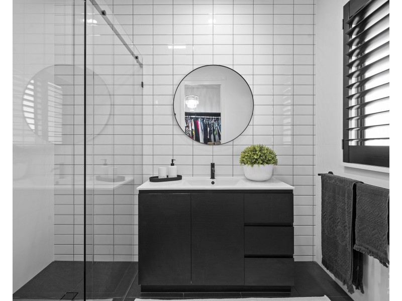 13 King James Court, Sovereign Islands QLD 4216