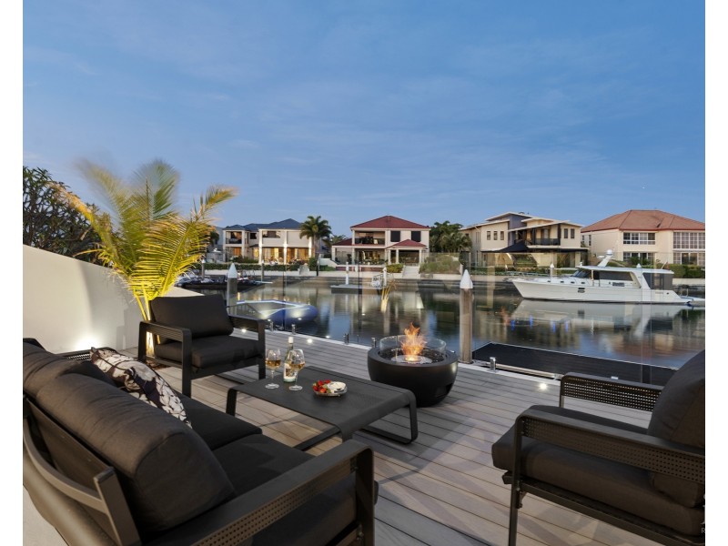 13 King James Court, Sovereign Islands QLD 4216