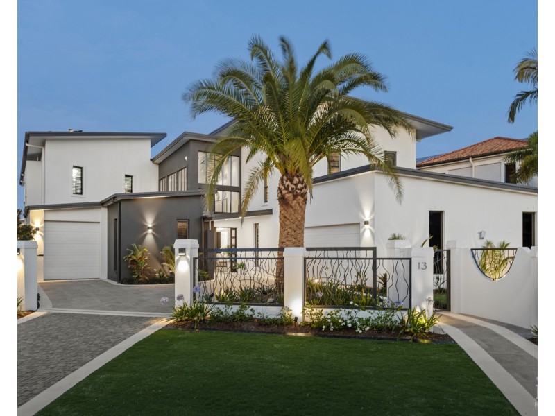 13 King James Court, Sovereign Islands QLD 4216