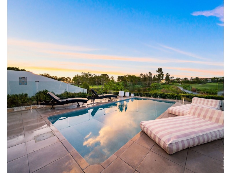 9220 Peter Senior Drive, Hope Island QLD 4212