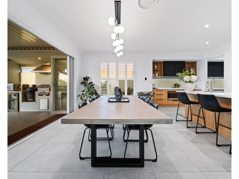 9220 Peter Senior Drive, Hope Island QLD 4212