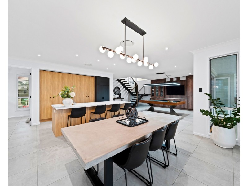 9220 Peter Senior Drive, Hope Island QLD 4212