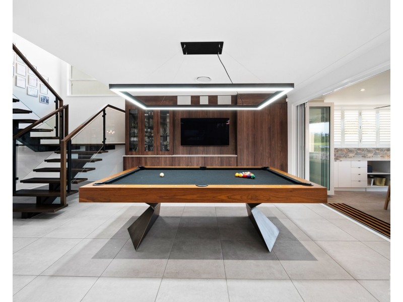 9220 Peter Senior Drive, Hope Island QLD 4212