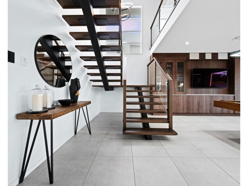 9220 Peter Senior Drive, Hope Island QLD 4212