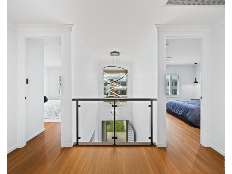 9220 Peter Senior Drive, Hope Island QLD 4212