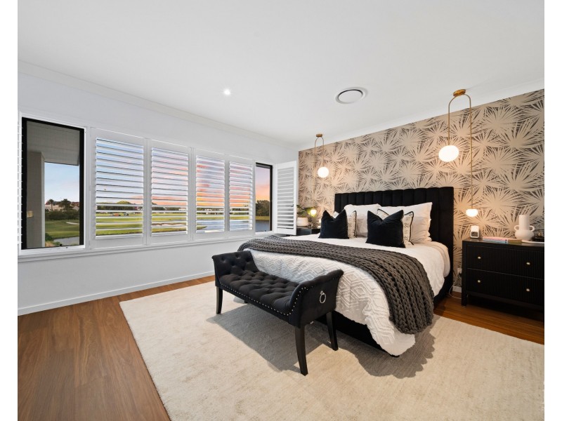 9220 Peter Senior Drive, Hope Island QLD 4212