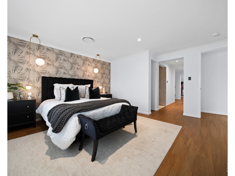 9220 Peter Senior Drive, Hope Island QLD 4212