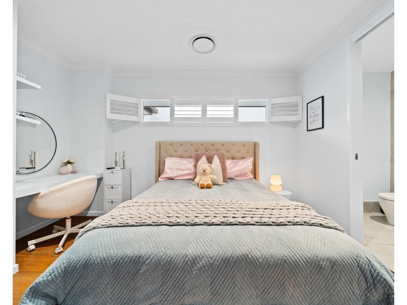 9220 Peter Senior Drive, Hope Island QLD 4212