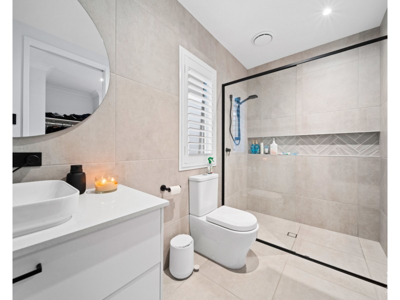 9220 Peter Senior Drive, Hope Island QLD 4212