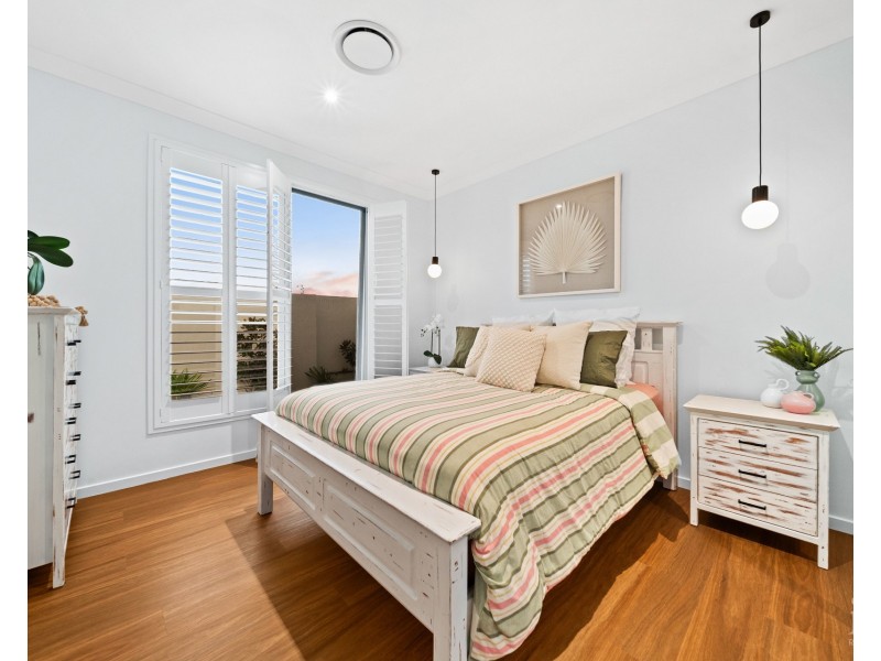 9220 Peter Senior Drive, Hope Island QLD 4212