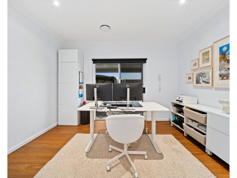 9220 Peter Senior Drive, Hope Island QLD 4212