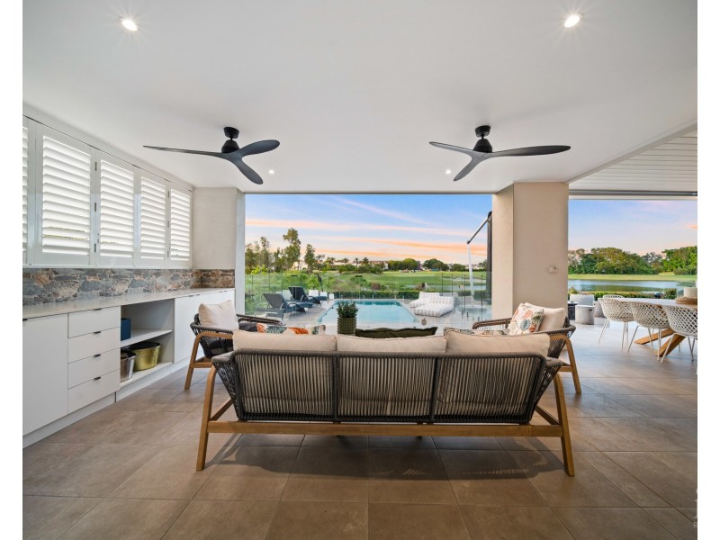 9220 Peter Senior Drive, Hope Island QLD 4212