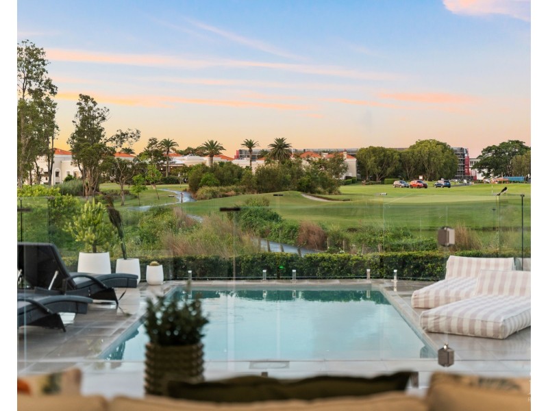 9220 Peter Senior Drive, Hope Island QLD 4212