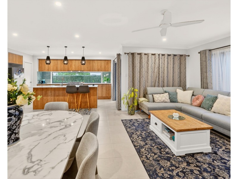 38 Forest Court, Helensvale QLD 4212