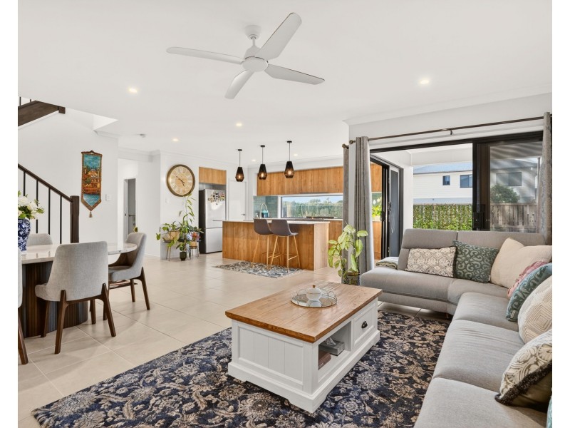 38 Forest Court, Helensvale QLD 4212