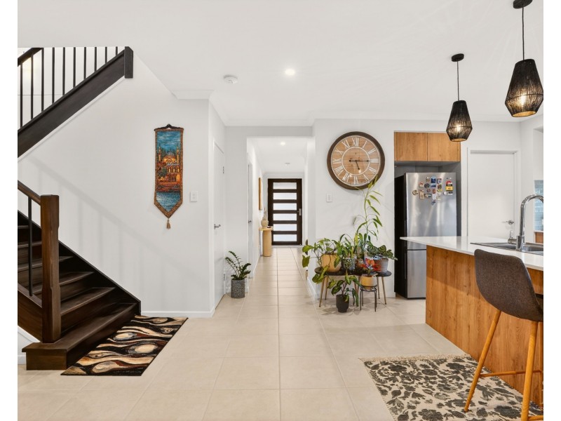 38 Forest Court, Helensvale QLD 4212