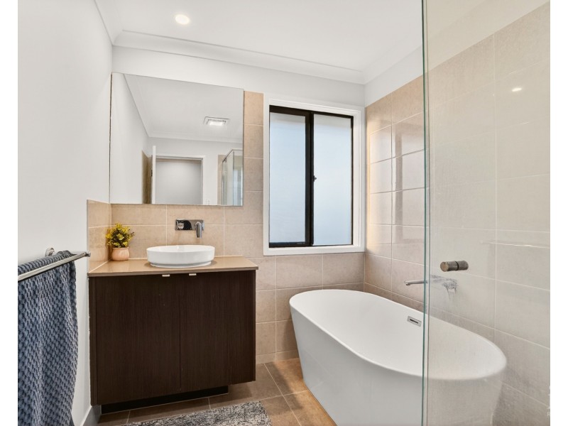 38 Forest Court, Helensvale QLD 4212